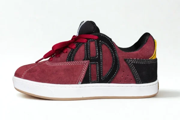 Flat SB Carnaza vino tinto negro/logo negro/suela blanca