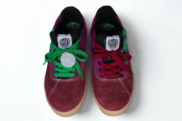 Flat SB Carnaza vino tinto morado/logo verde/suela amarilla