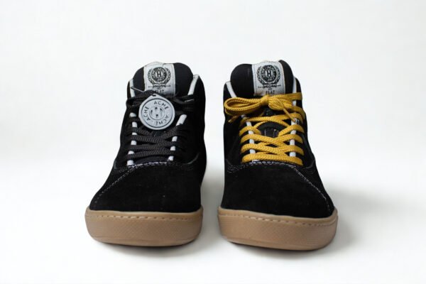 Flat SB Bota Gamuza Negra Suela Amarilla