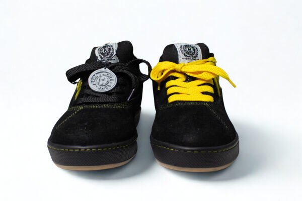 Flat SB Gamuza Negro Amarilla Suela Negra