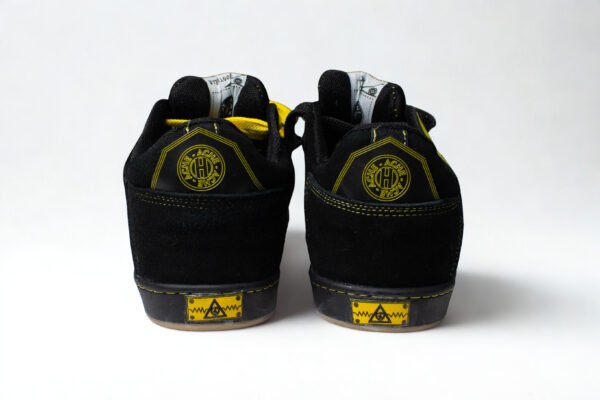 Flat SB Gamuza Negro Amarilla Suela Negra