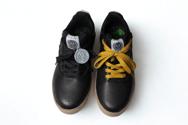 Flat SB Cuero Negro Suela Amarilla