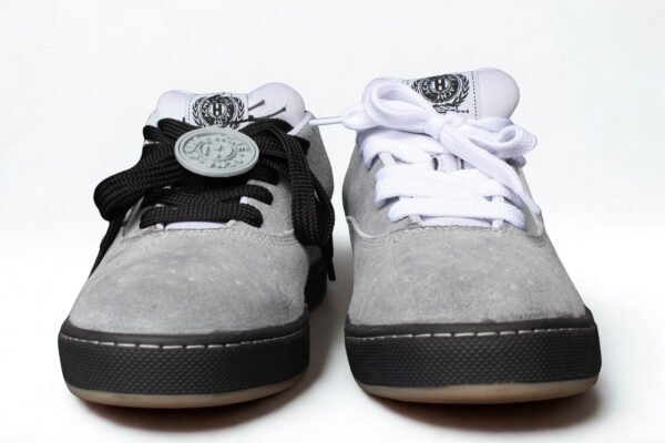 Gamuza Gris Cuero Blanco Suela Negra