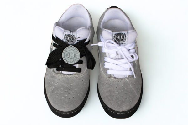 Gamuza Gris Cuero Blanco Suela Negra