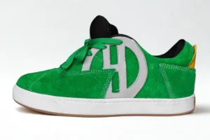 tenis ache Flat SB Carnaza verde/logo gris/suela blanca