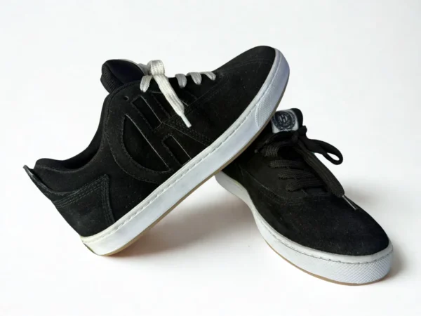 converted_image_1 Flat SB Carnaza negra/suela blanca